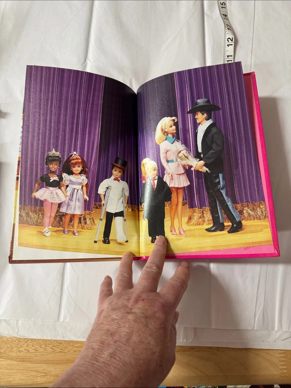 Barbie; 1998 vintage hardcover book ; the show must go on ! Excellent condition